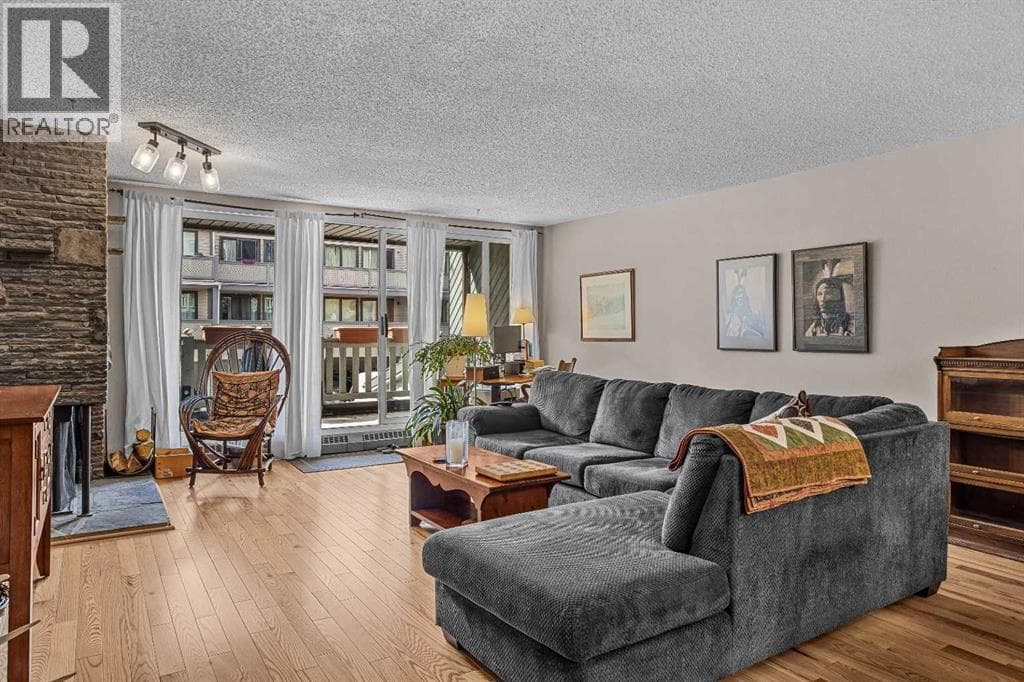 J, 413 Marten Street — photo 4
