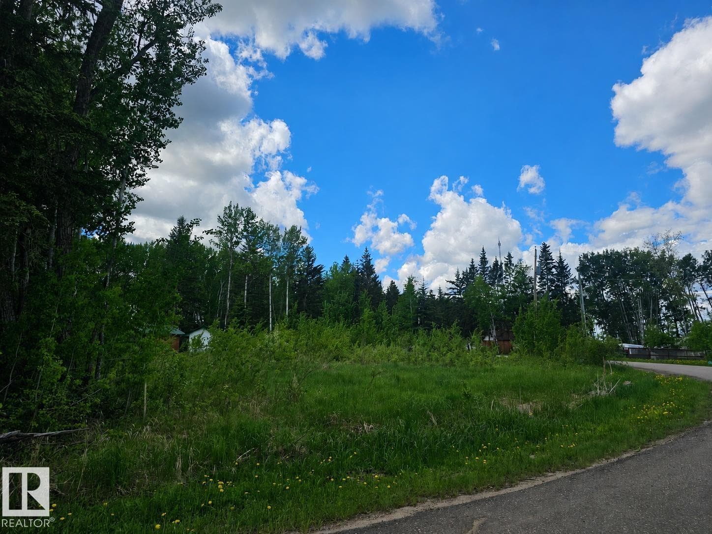 201 15538 Old Trail — photo 2