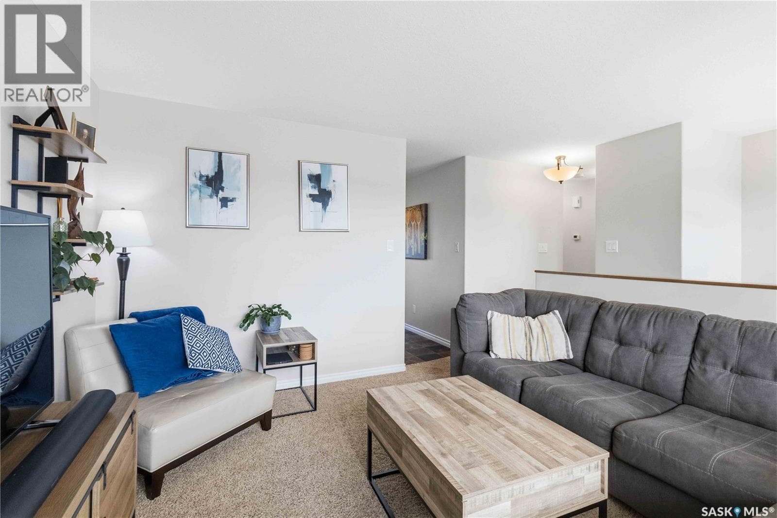129 Warwick CRESCENT — photo 4