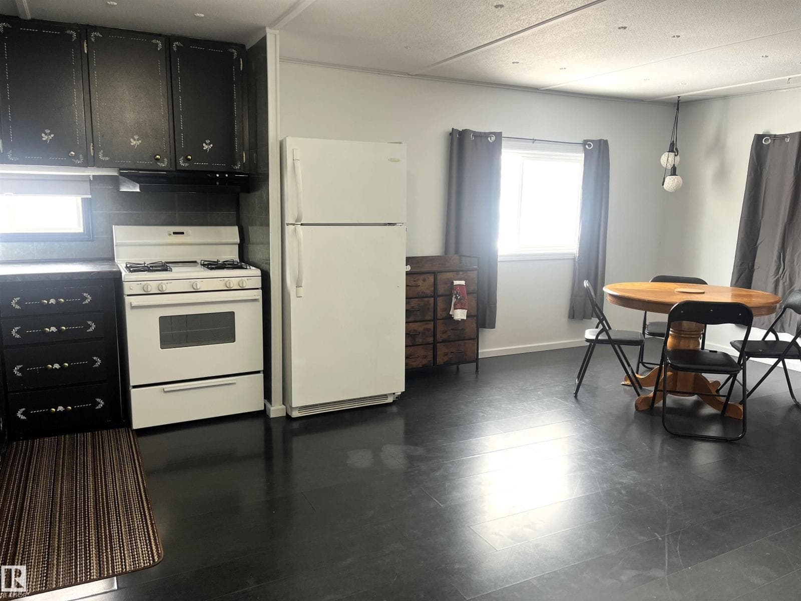 4720 51 Ave — photo 3