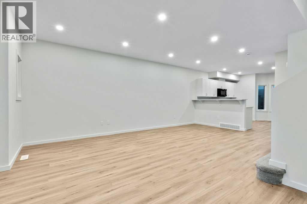 407 Strathcona Circle — photo 4