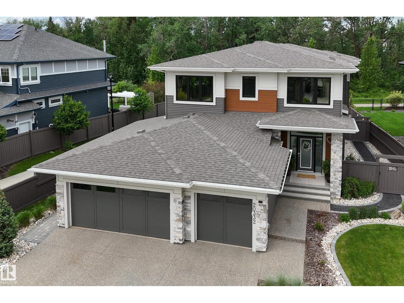 20332 29 AV NW