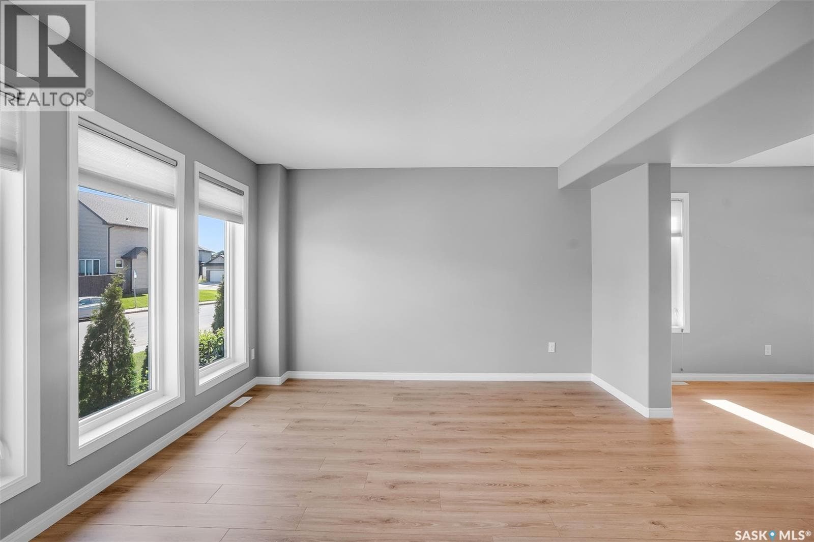 643 Hampton CIRCLE — photo 4