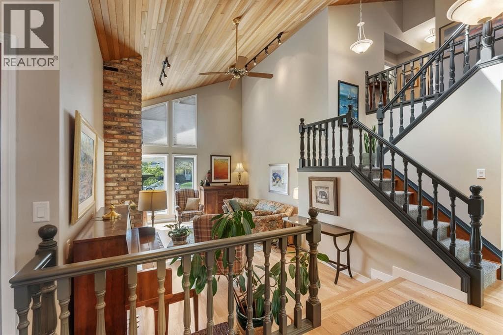28 Woodacres Way SW — photo 3