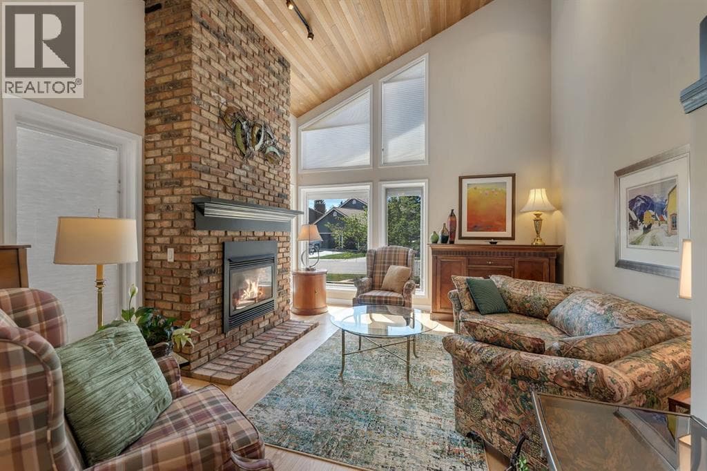 28 Woodacres Way SW — photo 4