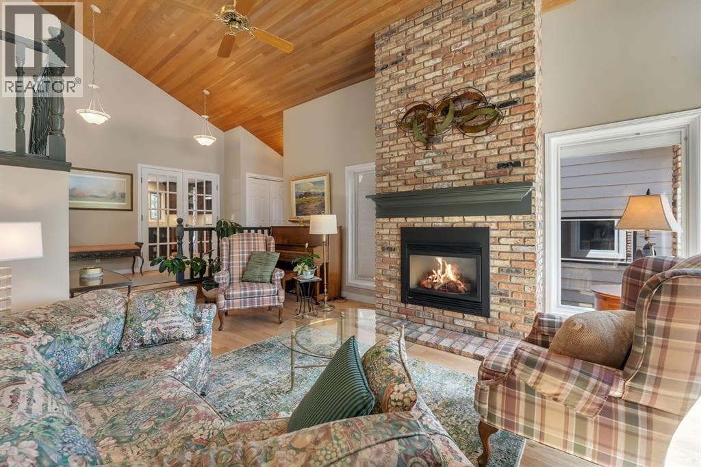 28 Woodacres Way SW — photo 5