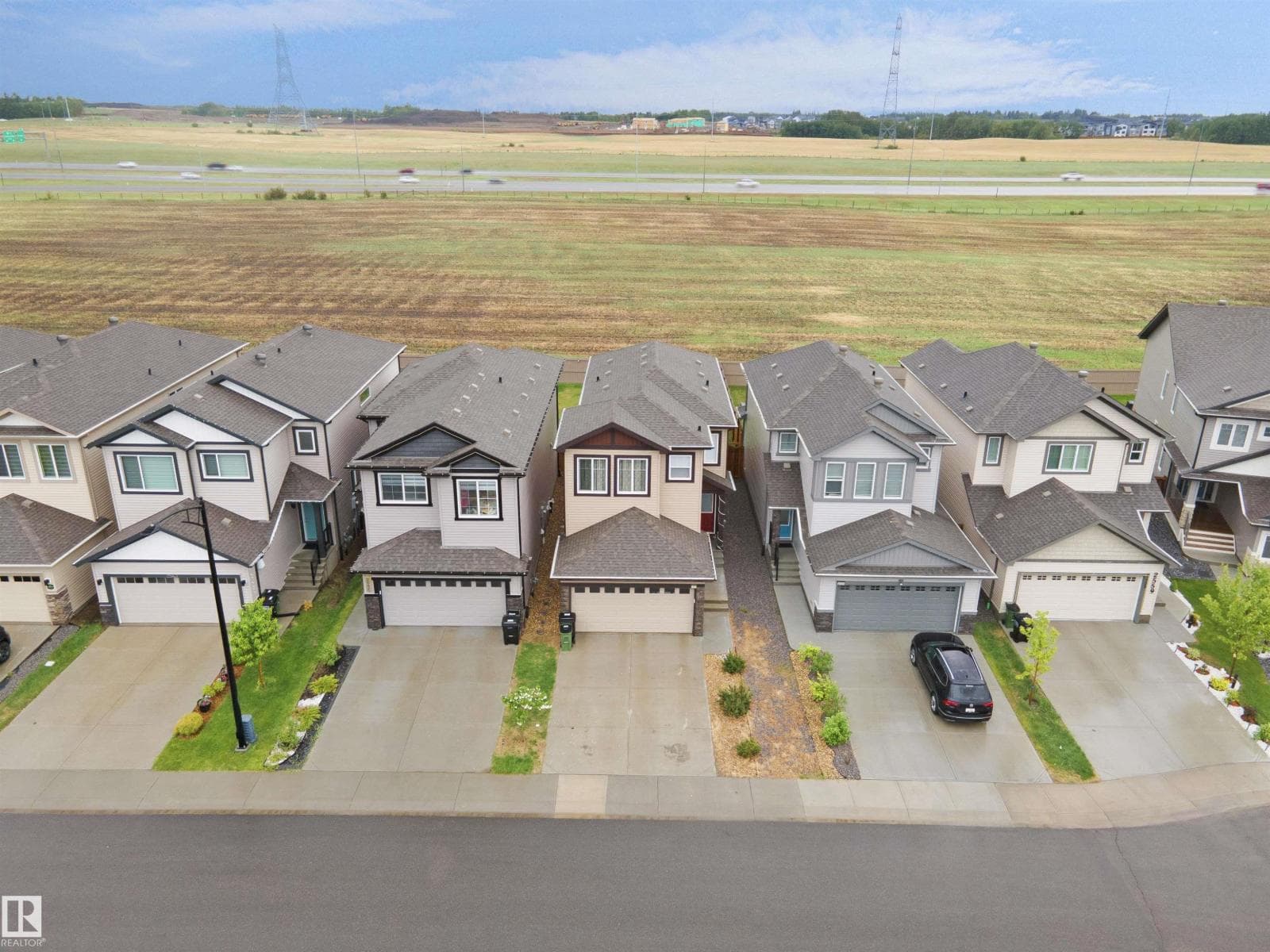 2551 12 AV NW NW
