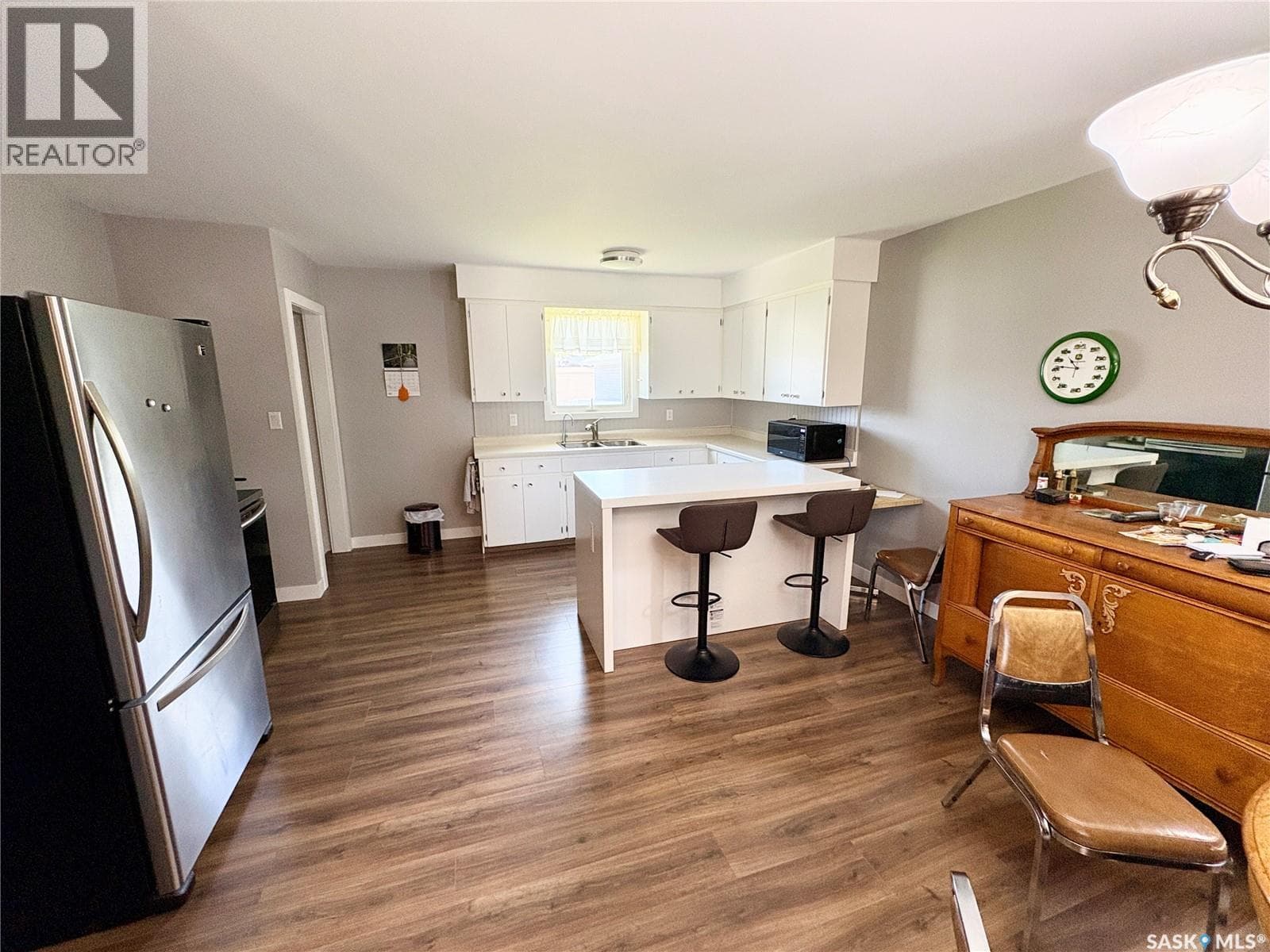335 Central AVENUE S — photo 3