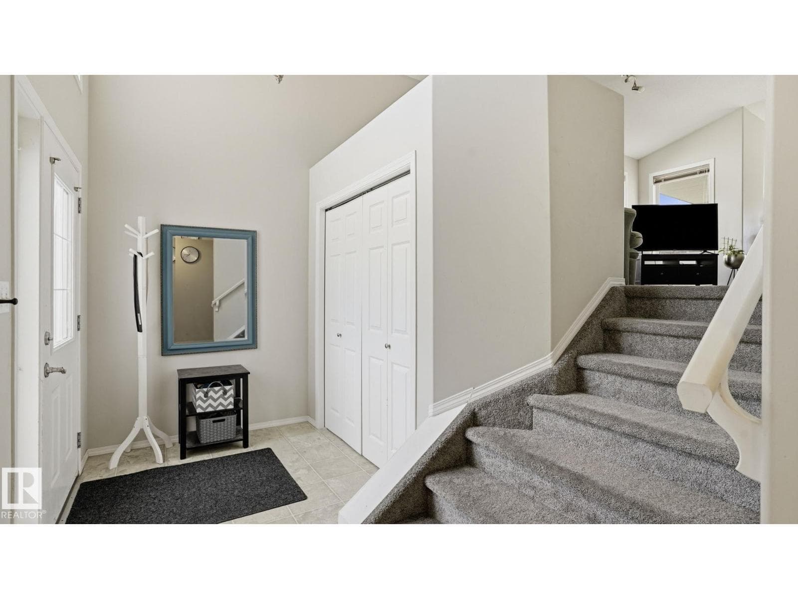 6105 52 AV — photo 5