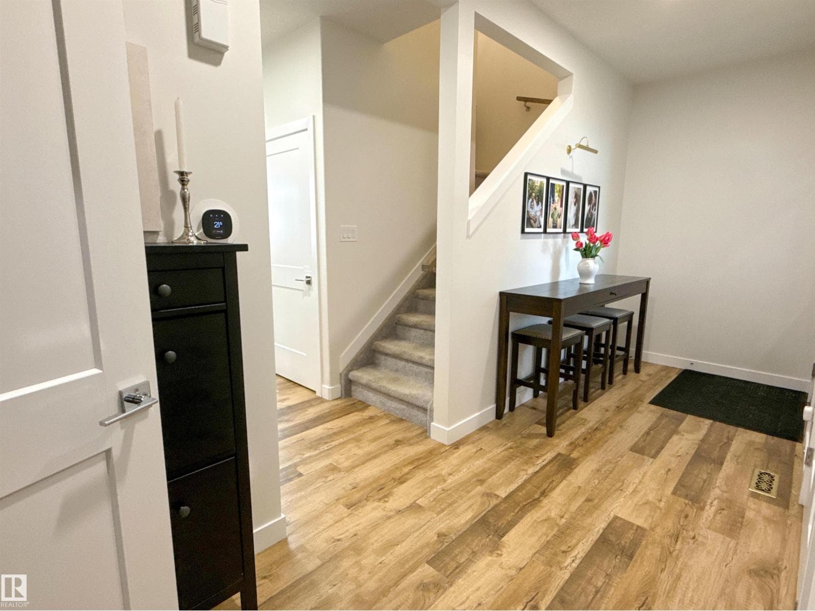 73 WYATT — photo 3