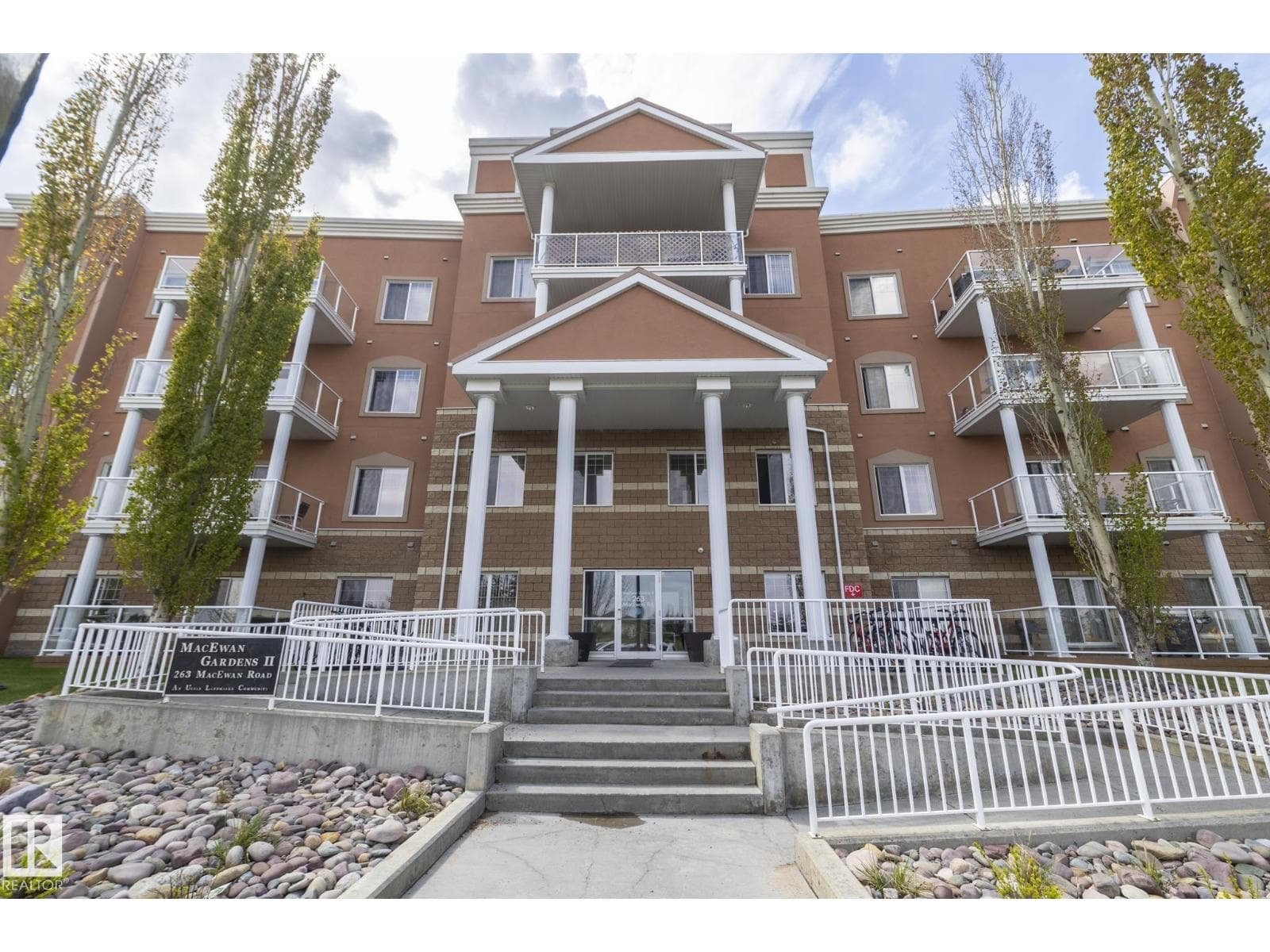 #416 263 MACEWAN RD SW