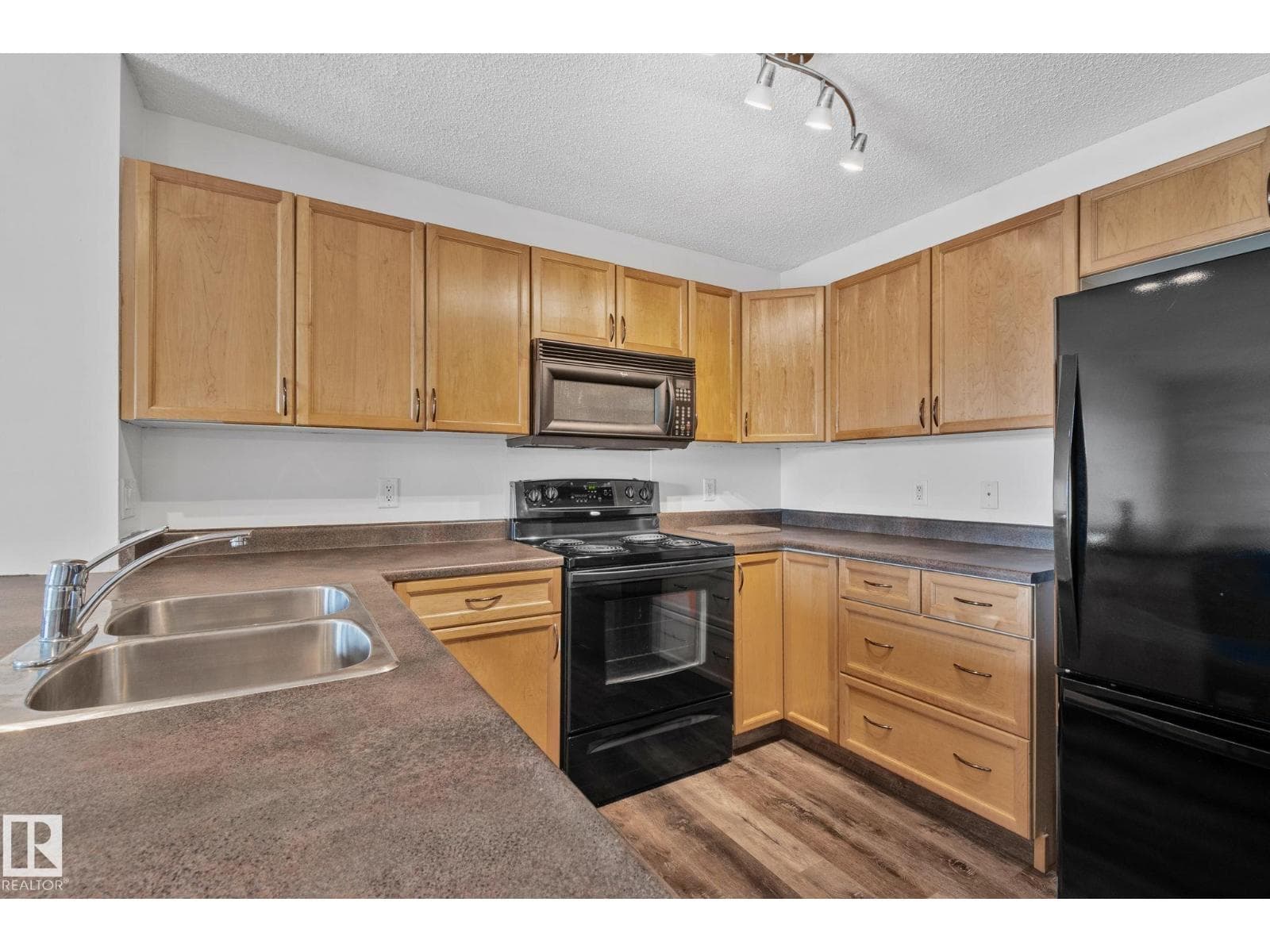 #207 13830 150 AV NW — photo 3
