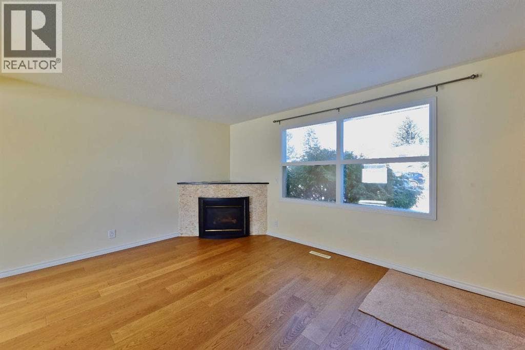 525 32 Avenue NE — photo 5