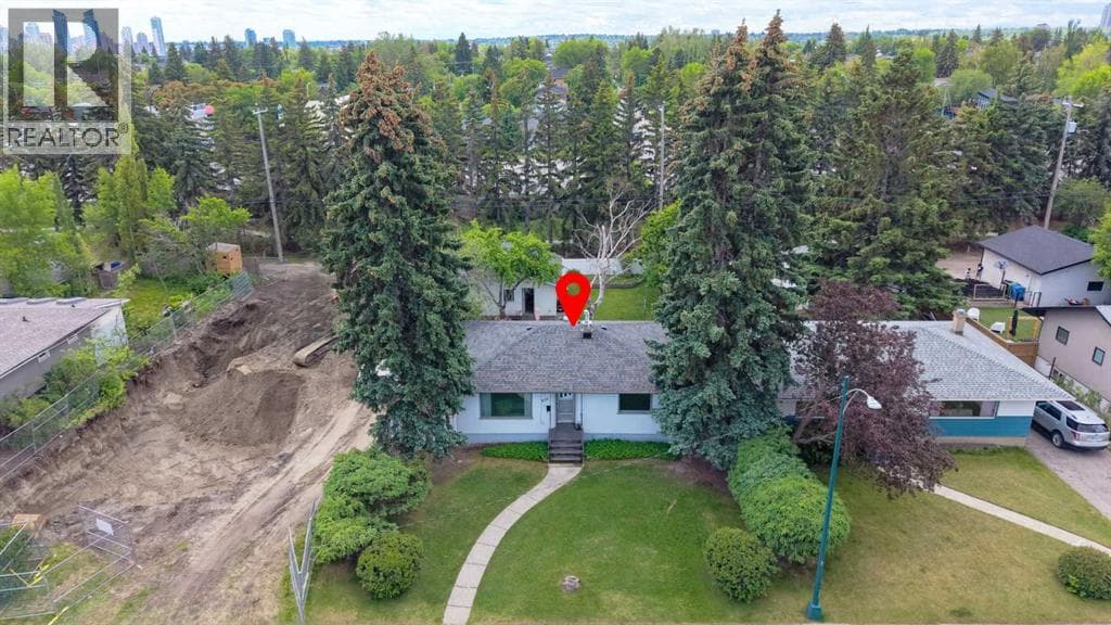 2115 Halifax Crescent NW