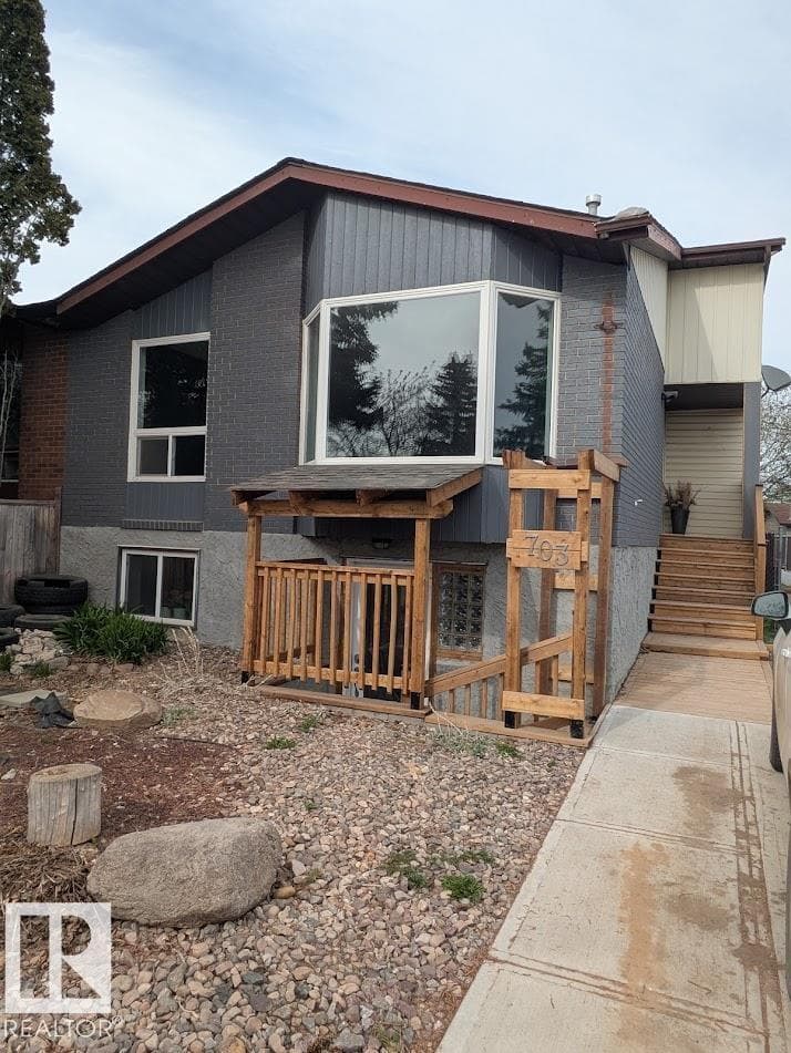 703 GRANDIN DR