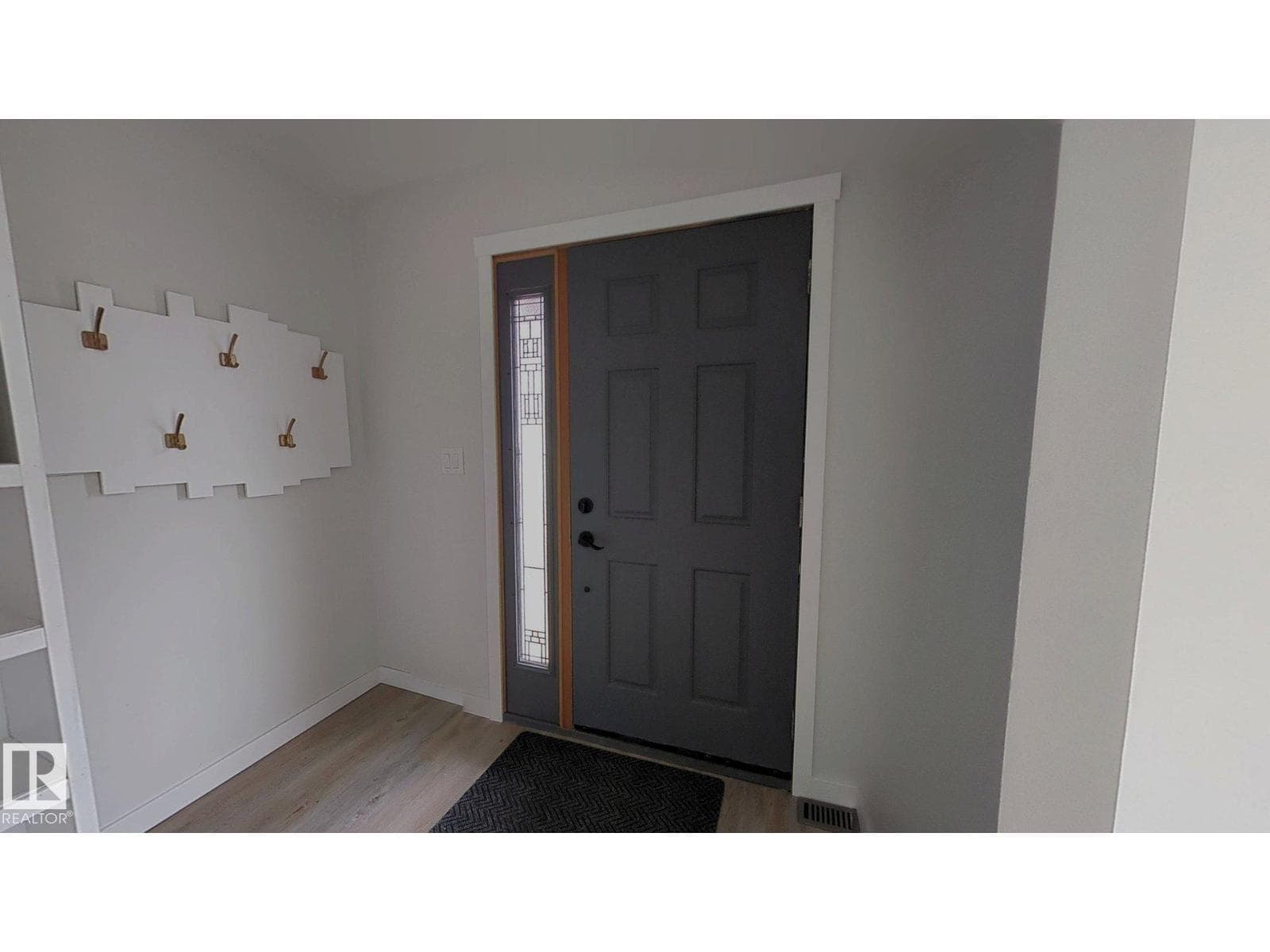 703 GRANDIN DR — photo 4