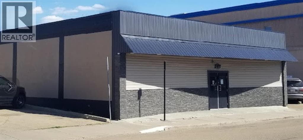5017 51 Street — photo 3