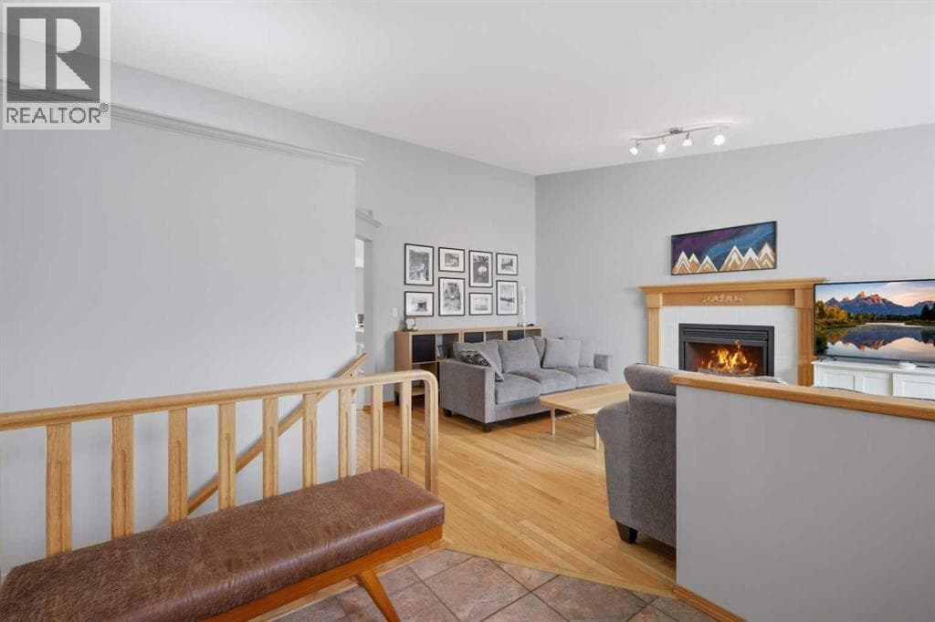 126 Logan Close — photo 3