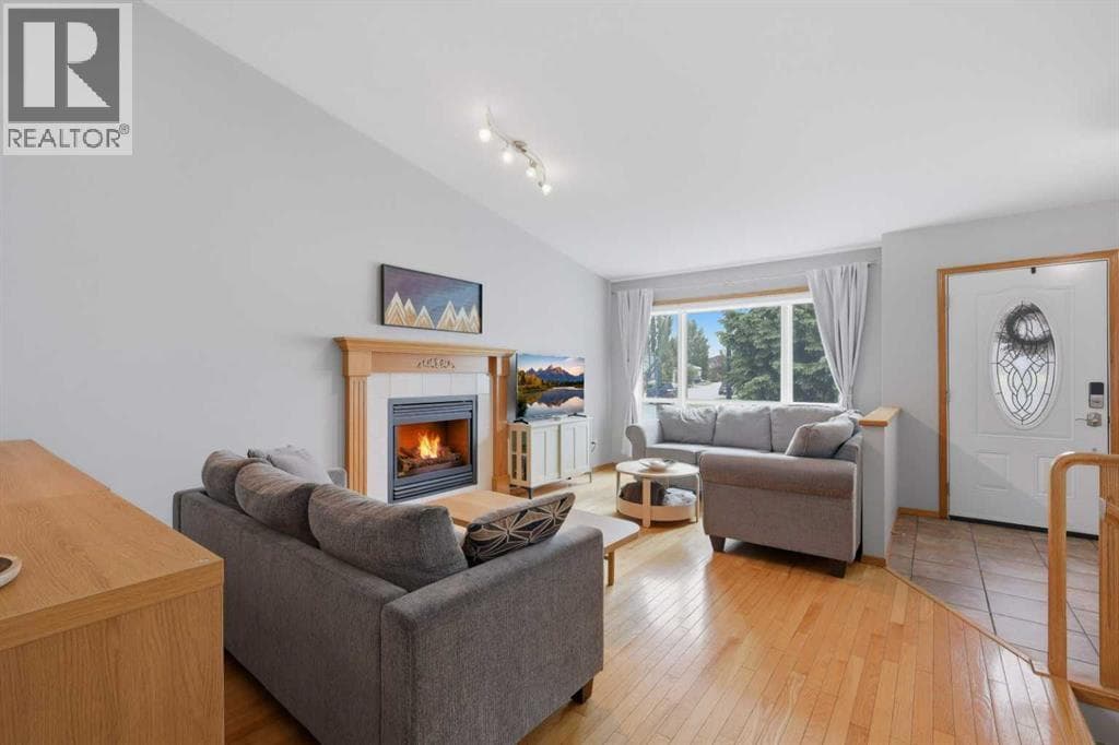 126 Logan Close — photo 4
