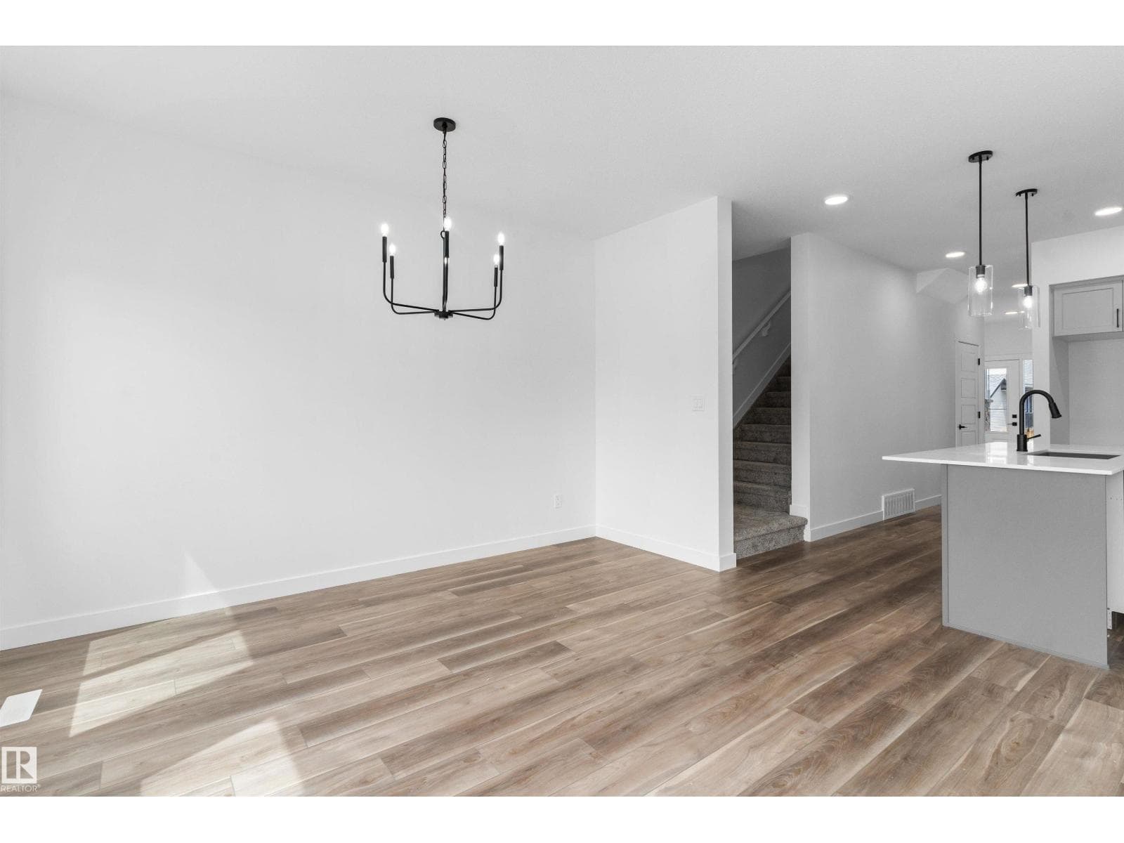 20615 43 AV NW — photo 5
