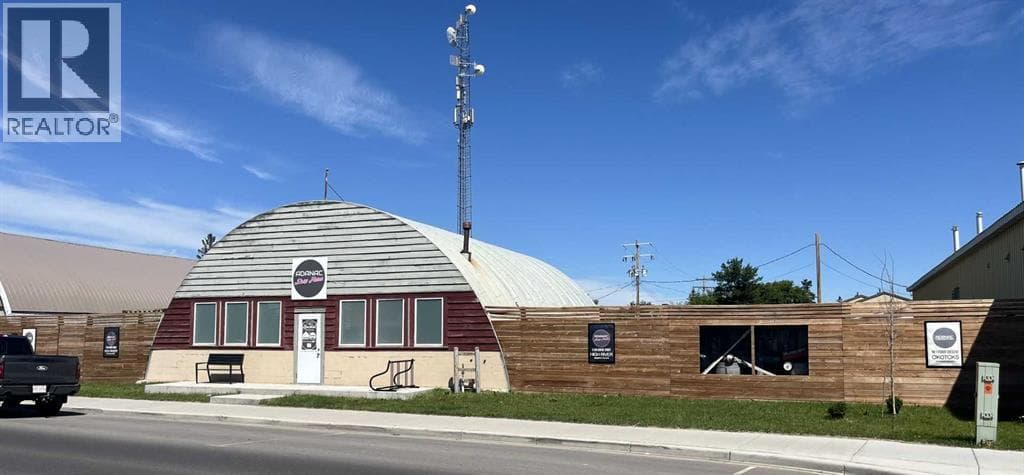512 Centre Street SE — photo 2