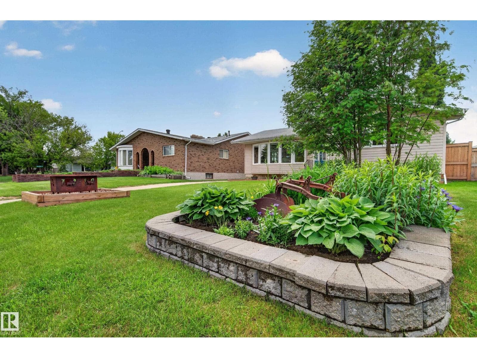 12 BURLINGTON AV — photo 3