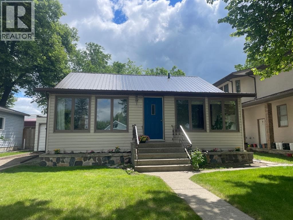 312 3 Street W