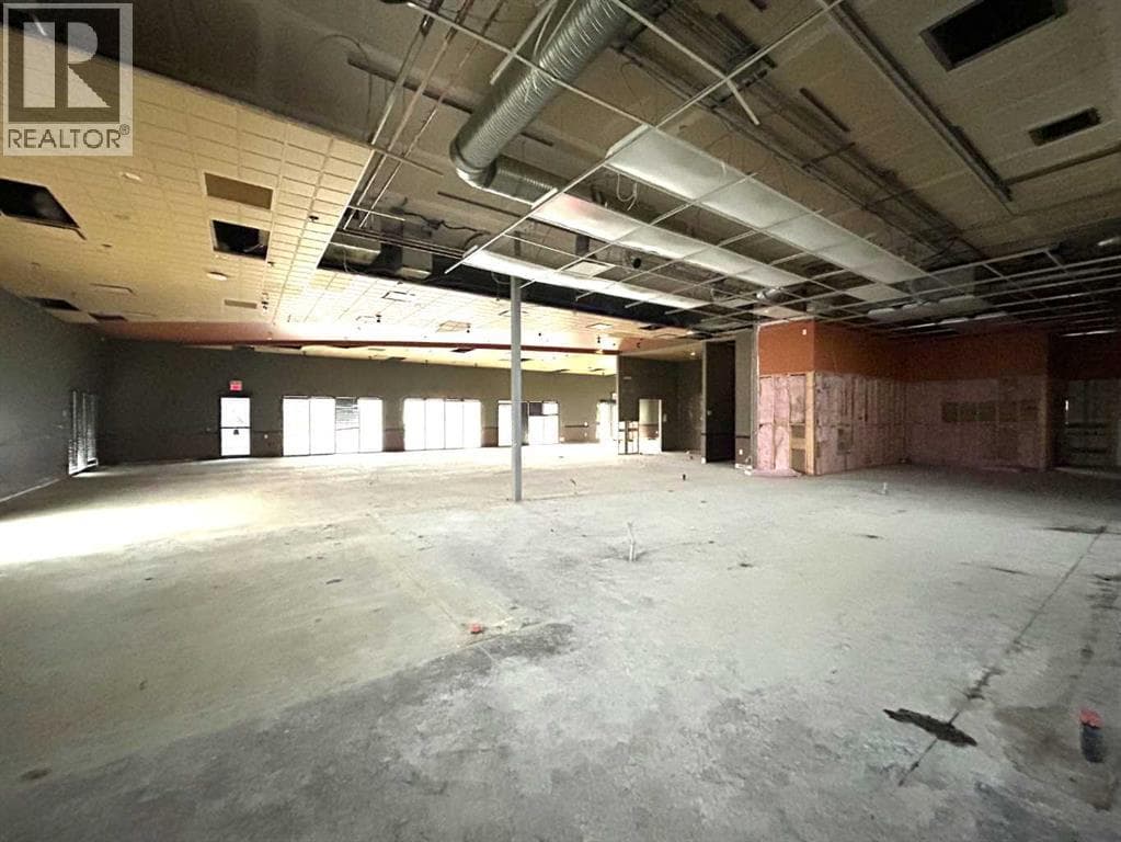 2030 Strachan Road SE — photo 3