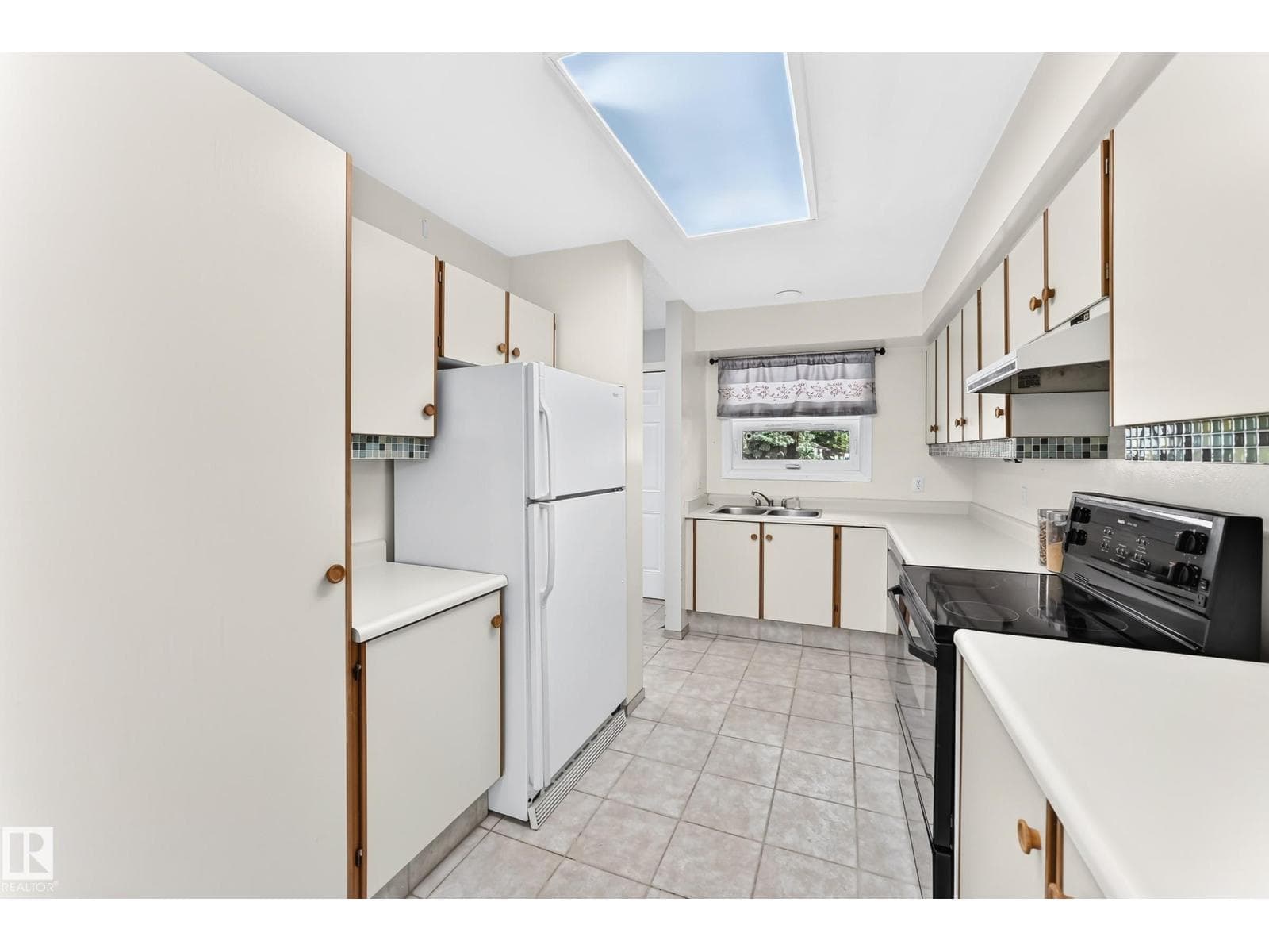 10619 BEAUMARIS RD NW — photo 3