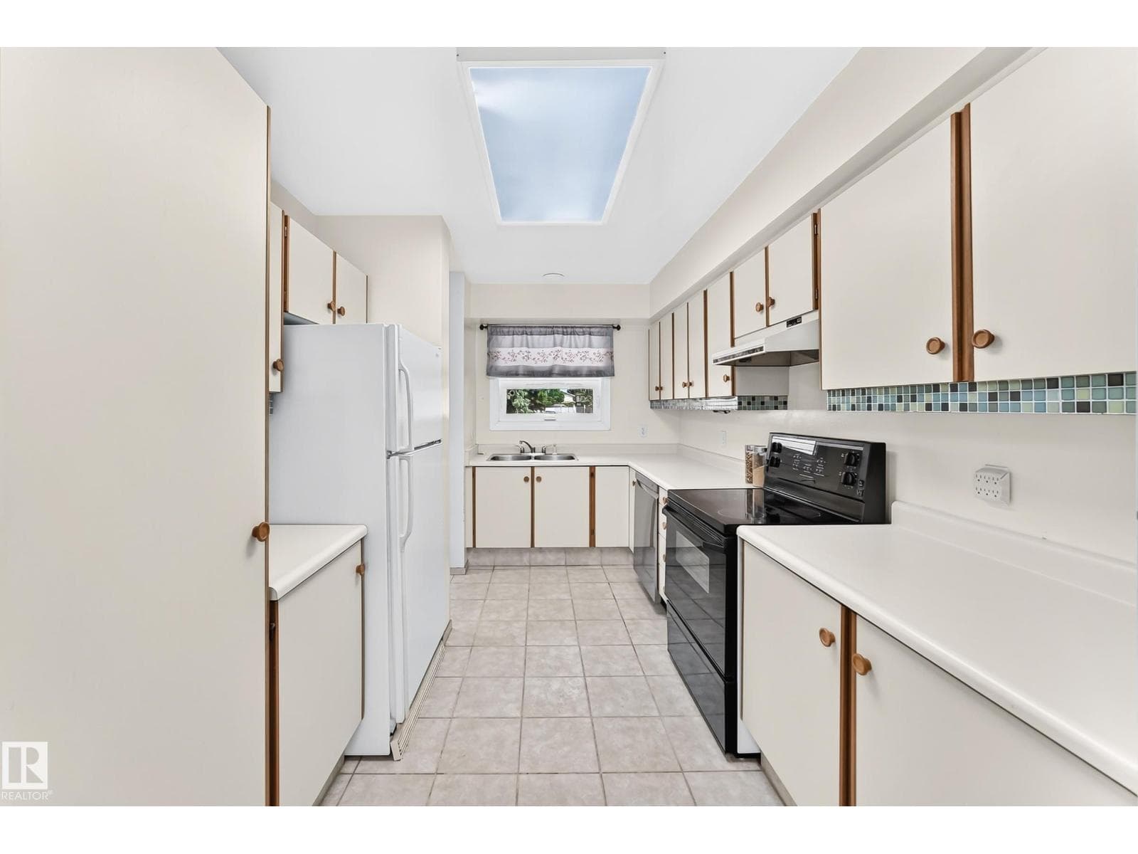 10619 BEAUMARIS RD NW — photo 4