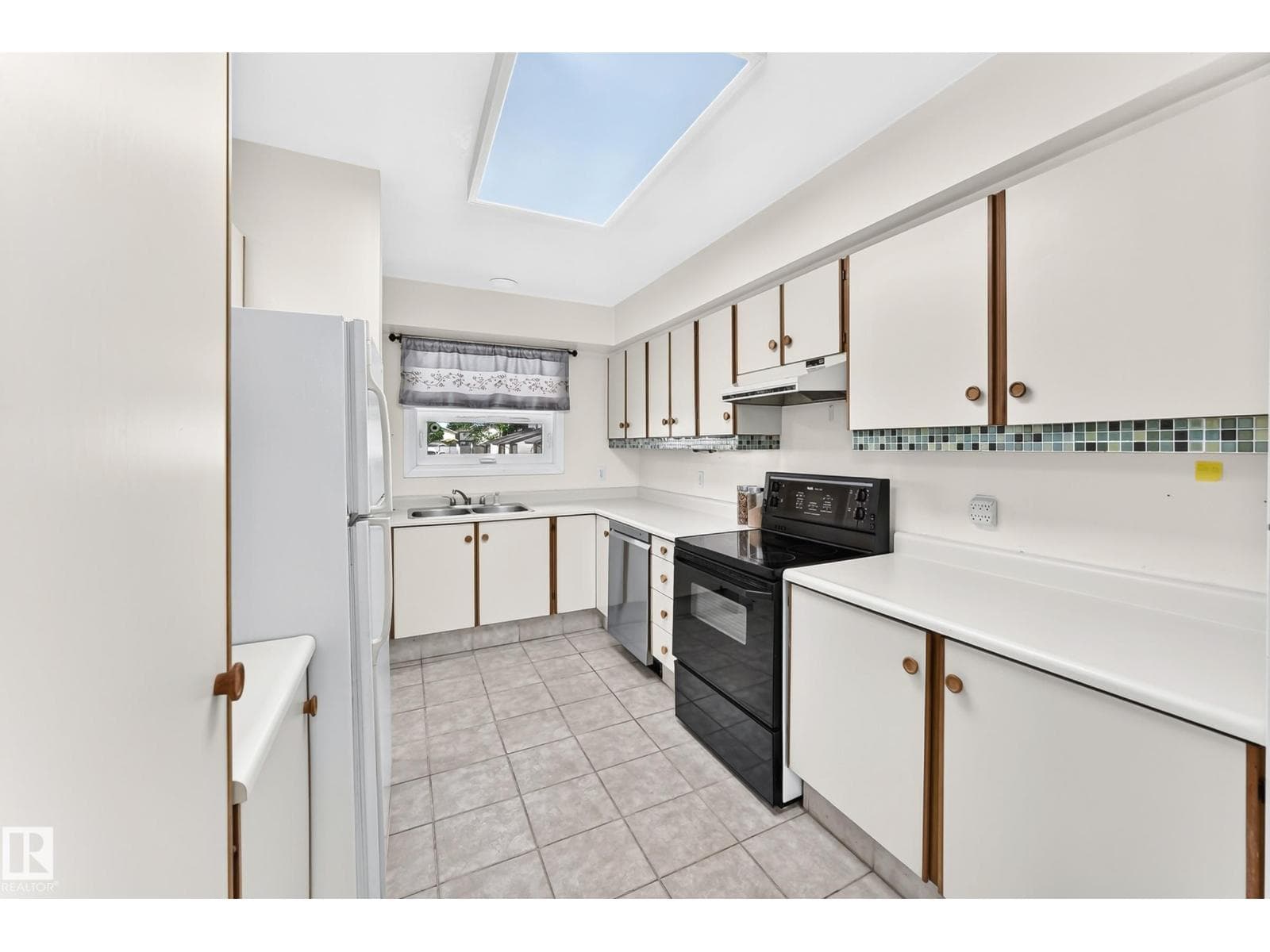 10619 BEAUMARIS RD NW — photo 5