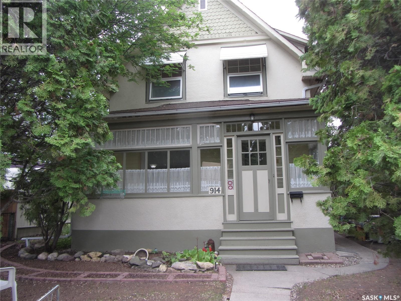 914 Victoria AVENUE