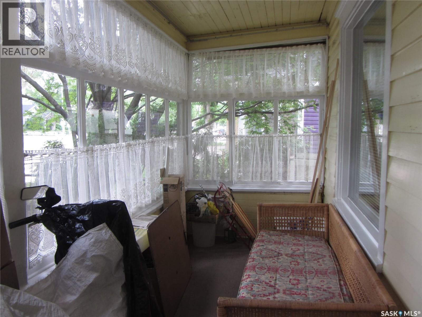 914 Victoria AVENUE — photo 2