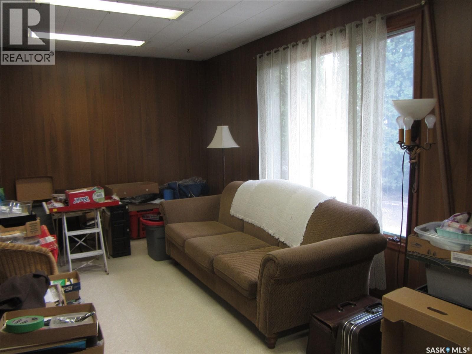 3 bed 1 bath single family at 914 Victoria AVENUE — $374,900 — photo 7