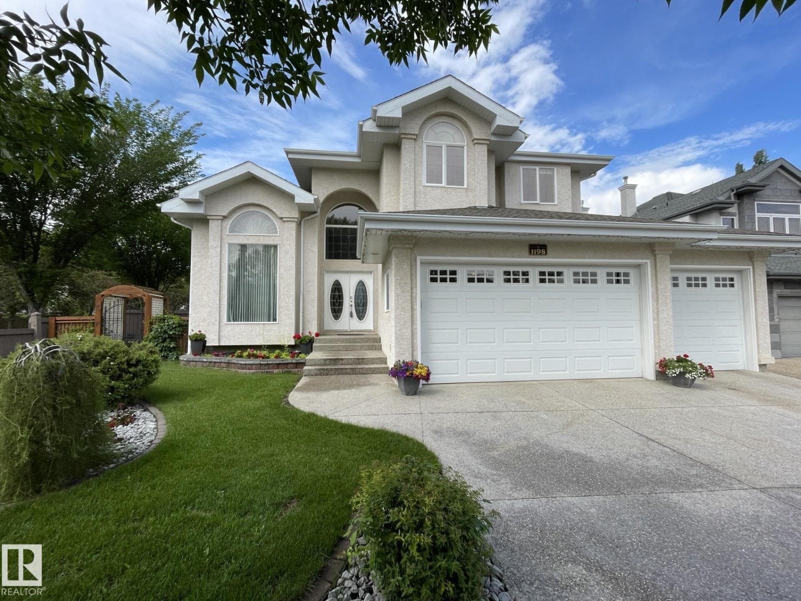 1198 HOLLANDS WY NW