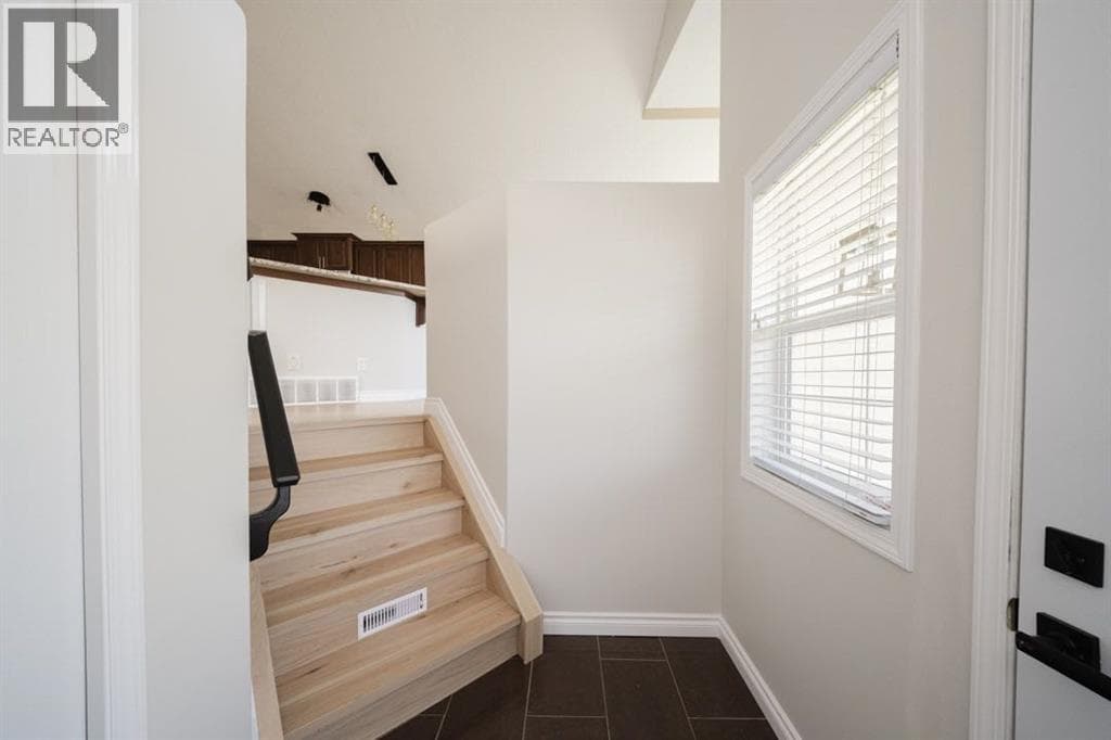 124 Archibald Close — photo 4