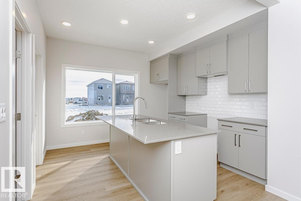29 McLeod AV — photo 2