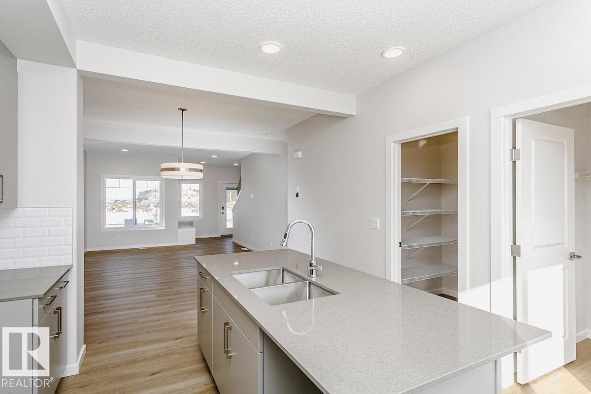 29 McLeod AV — photo 3