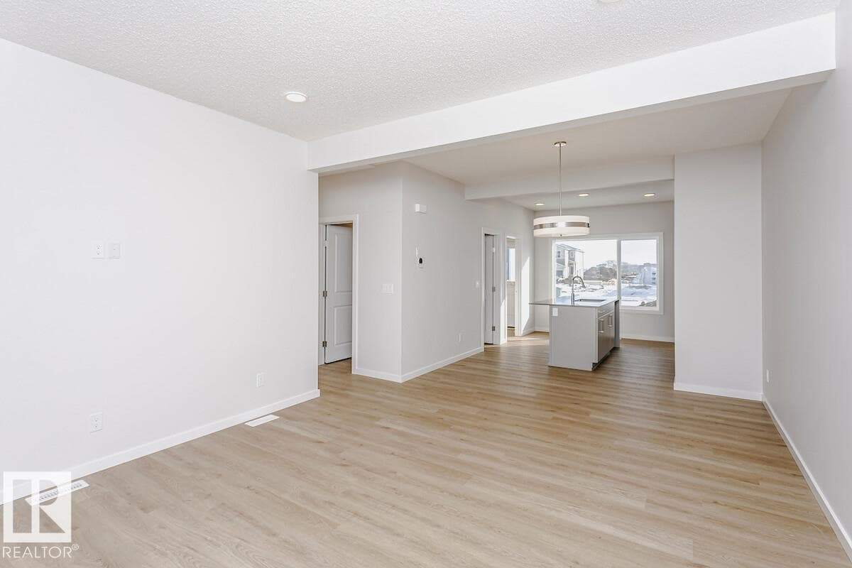 29 McLeod AV — photo 5