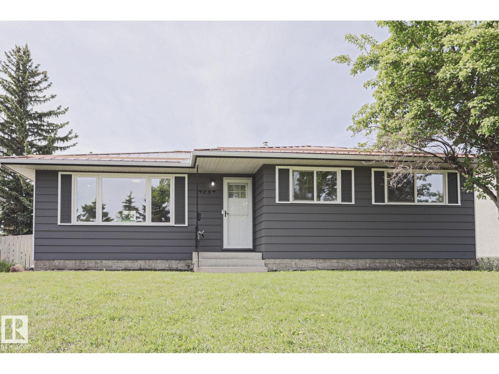 7607 137 AV NW