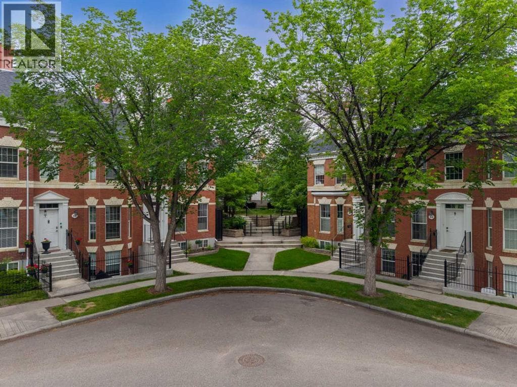 76 Inverness Square SE