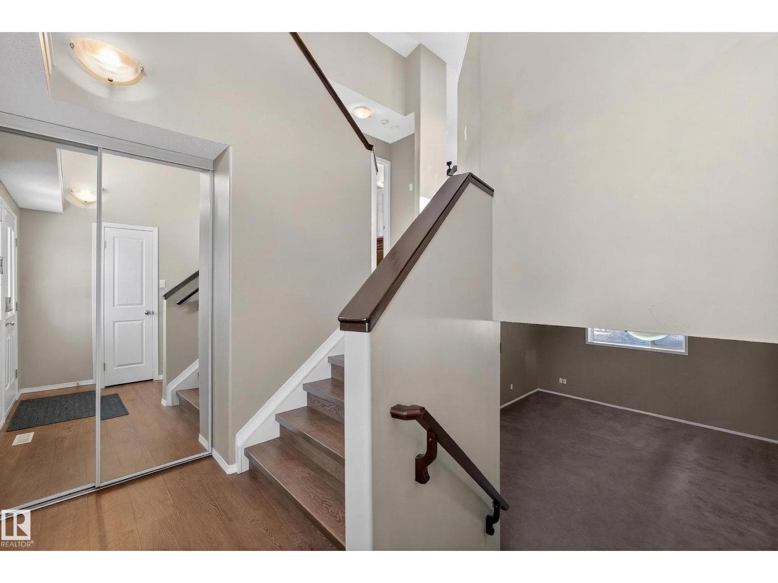 3779 18 ST NW — photo 3