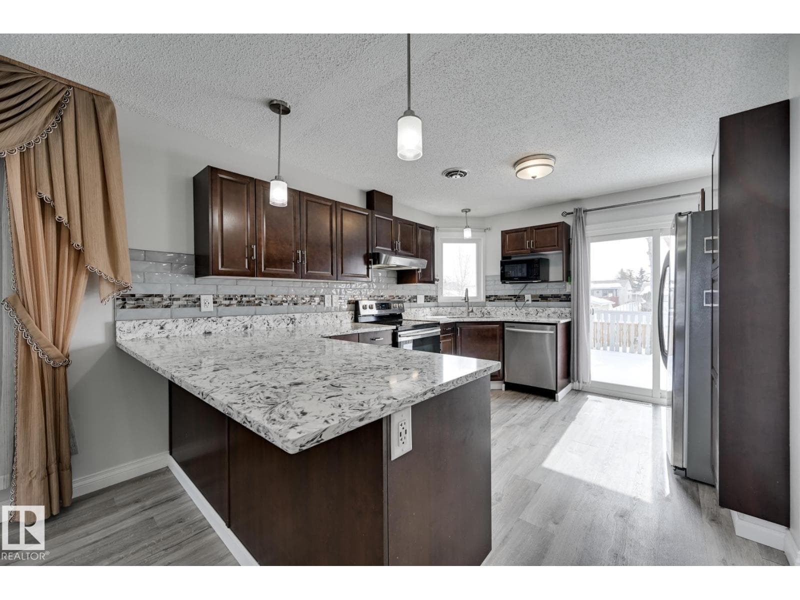 8507 152B AV NW — photo 5