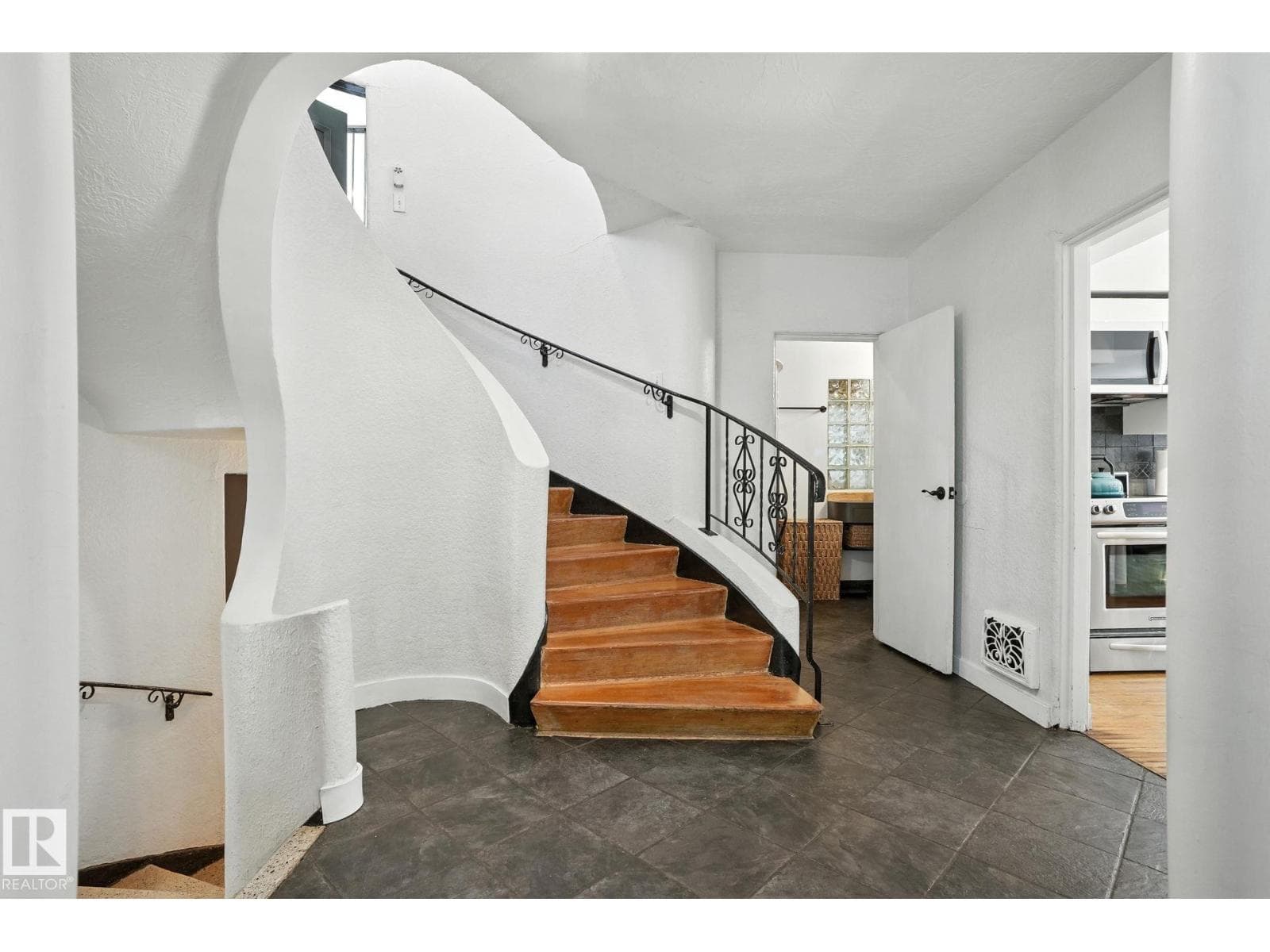 5406 110 ST NW — photo 5