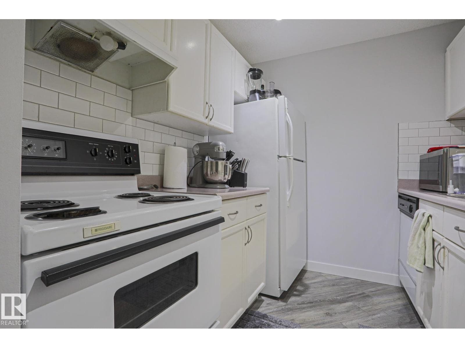 #233 2520 50 ST NW — photo 2