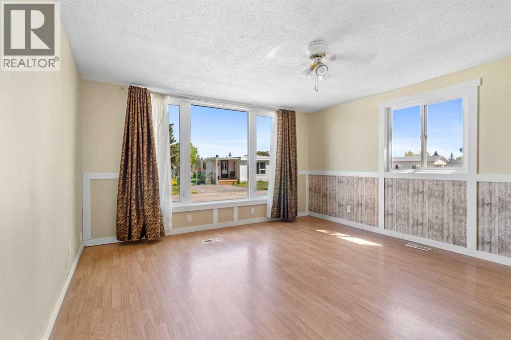 147, 5344 76 Street — photo 5