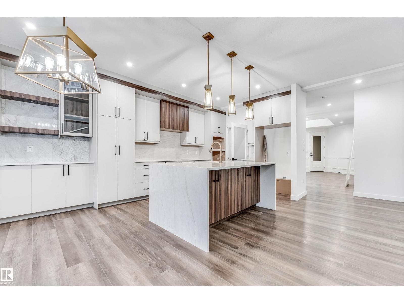136 Creekside LN — photo 3