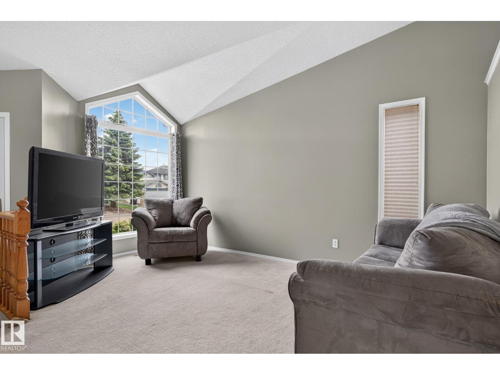 6225 159A AV NW — photo 3