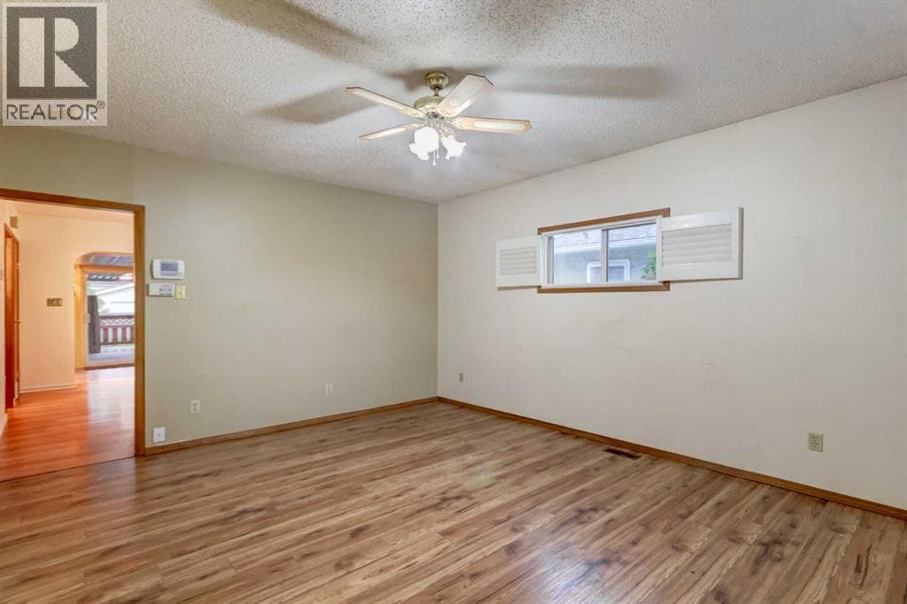 7412 22 Street SE — photo 3