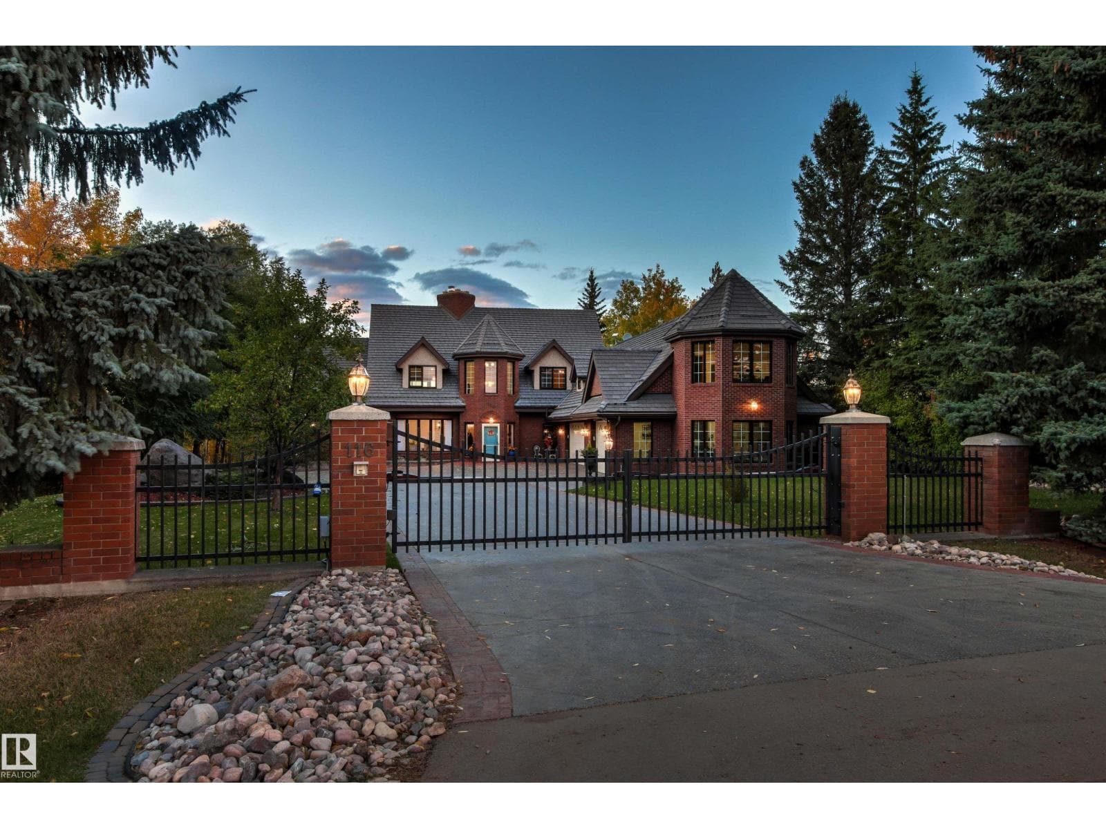 116 Windermere DR NW — photo 2